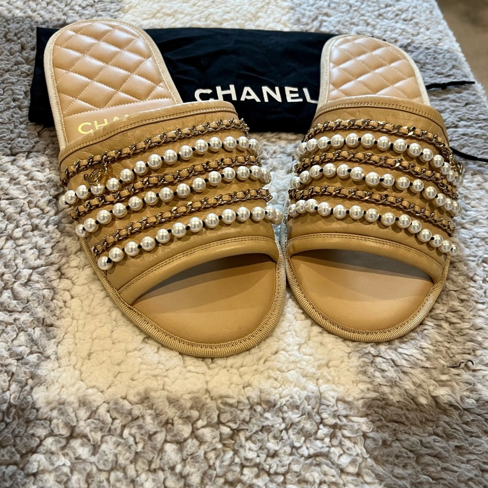 Chanel 20P Beige Pearl Chain Slipper CC Logo Slip On Mule Flats - Picture 5 of 10